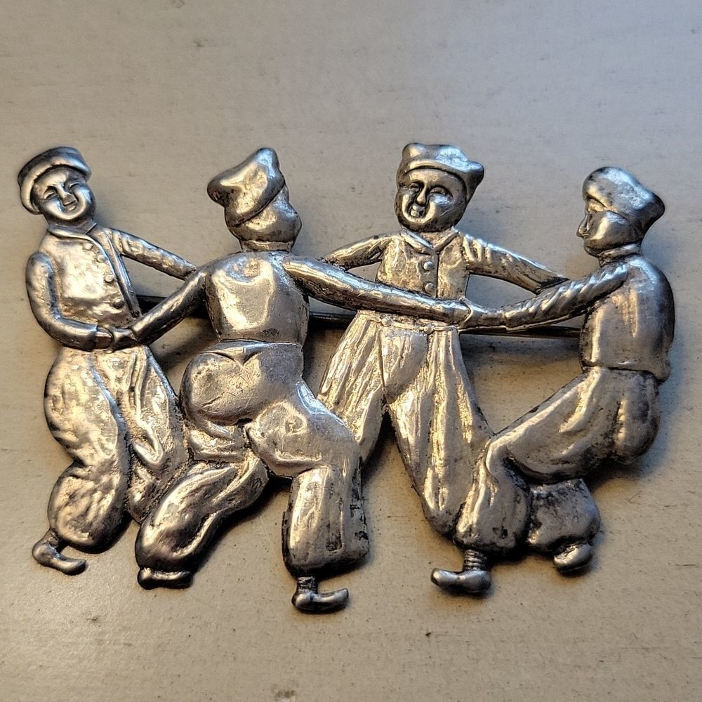 VINTAGE DUTCH BOYS STERLING SILVER BROOCH - Picture 6 of 8